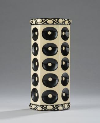 A vase, model number 1084, Vereinigte Wiener und Gmundner Keramik, c. 1917-23 - Secese a umění 20. století