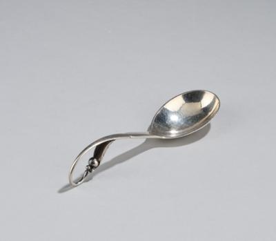 A sugar spoon made of sterling silver with floral decoration, model number 21, executed by Georg Jensen, Denmark, as of 1945 - Secese a umění 20. století