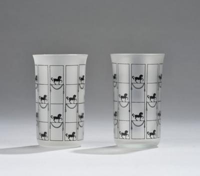 Two Corning beakers "horses", form design by Peter Rath, 1979, decorated by Monica Flood-Grimburg, executed by J. & L. Lobmeyr, Vienna - Jugendstil e arte applicata del XX secolo