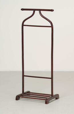 A valet stand (“Stummer Diener”), model number 133, executed by Gebrüder Thonet, Vienna - Jugendstil e arte applicata del XX secolo