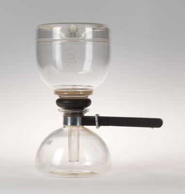 Gerhard Marcks, a Sintrax coffee machine, designed c. 1925, handle with spring washer: Wilhelm Wagenfeld 1932, executed by Jenaer Glaswerke Schott & Gen., after 1945 - Secese a umění 20. století