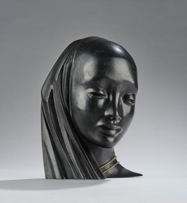 Halbplastik eines Frauenkopfes, Modellnummer: 4722, Werkstätte Hagenauer, Wien - Kleinode des Jugendstils und angewandte Kunst des 20. Jahrhunderts