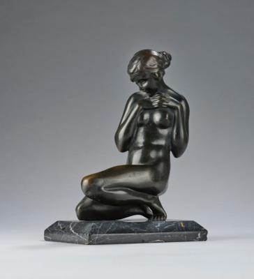 A bronze female nude kneeling, c. 1920/30 - Jugendstil e arte applicata del XX secolo