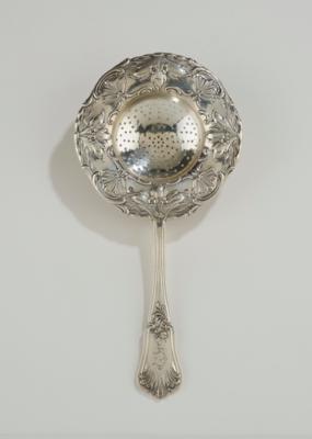 A silver tea strainer with floral motifs, Vincenz Carl Dub, Vienna, by May 1922 - Secese a umění 20. století