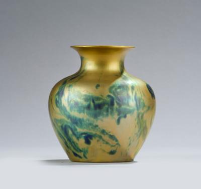 A vase, Zsolnay, Pécs, executed as of c. 1925/30 - Jugendstil e arte applicata del XX secolo