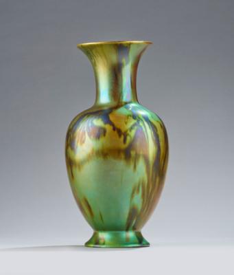 A vase, Zsolnay, Pécs, executed as of c. 1925/30 - Secese a umění 20. století