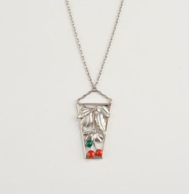A 900-silver pendant and chain with coral and malachites, Vienna, as of May 1922 - Jugendstil e arte applicata del XX secolo