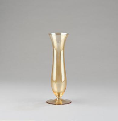 A footed vase, attributed to Josef Hoffmann, designed in around 1923, executed by J. & L. Lobmeyr, Vienna - Jugendstil e arte applicata del XX secolo