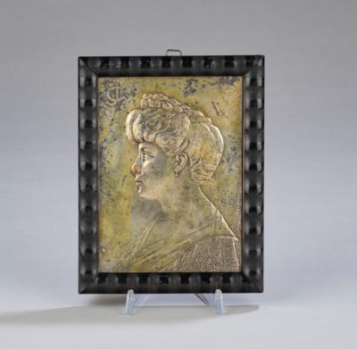 Johanna Meier-Michel, weibliches Reliefbild in Seitenansicht, Österreich, um 1920 - Kleinode des Jugendstils & Angewandte Kunst des 20. Jahrhunderts