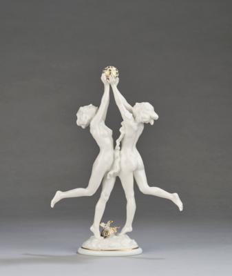Karl Tutter (1883-1969), two female figures with a ball, Porzellanfabrik Lorenz Hutschenreuther, Selb, 1955-69 - Jugendstil and 20th Century Arts and Crafts