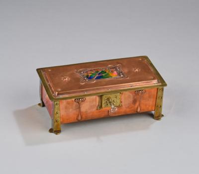 A box with chased arabesque decoration and enamel paintwork, c. 1900/20 - Jugendstil e arte applicata del XX secolo