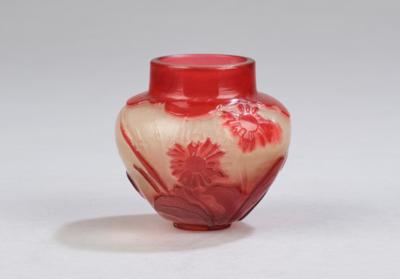 Kleine Vase "Chrysanthèmes", Emile Gallé, Nancy, um 1920 - Kleinode des Jugendstils & Angewandte Kunst des 20. Jahrhunderts