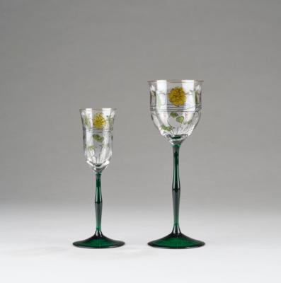 Likörglas und Südweinglas mit emaillierten stilisierten Blütenranken, um 1900 - Kleinode des Jugendstils & Angewandte Kunst des 20. Jahrhunderts