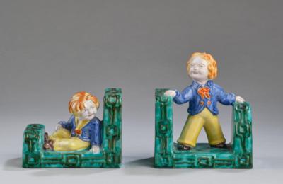A pair of book ends with standing and seated male figurines, Gmundner Keramik, by c. 1947 - Jugendstil and 20th Century Arts and Crafts