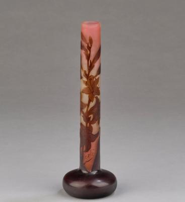 A long-stem vase with Lent lilies, Emile Gallé, Nancy, c. 1920 - Jugendstil and 20th Century Arts and Crafts