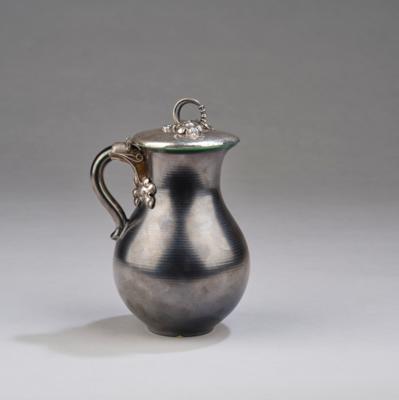 A wine jug with silver mount and grape decor, design attributed to Ursula Fesca, Wächtersbach Keramik, c. 1930/40 - Jugendstil e arte applicata del XX secolo