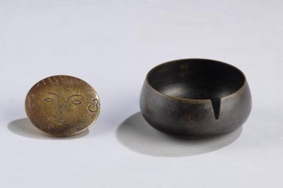 A patinated ashtray (“Ascher patiniert”), model number 4484 and bottle opener (“Gesicht”), model number 4682, Carl Auböck, Vienna, c. 1960 - Secese a umění 20. století