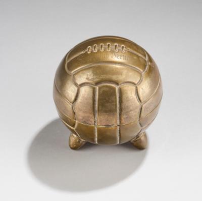 “Sport Klub Gerngross”: a frame for schnaps glasses in the shape of a soccer ball - Secese a umění 20. století