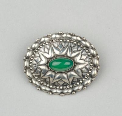 A silver and chrysoprase brooch with décor of ornamental motifs, Kohm & Haller, Pforzheim, c. 1915 - Secese a umění 20. století