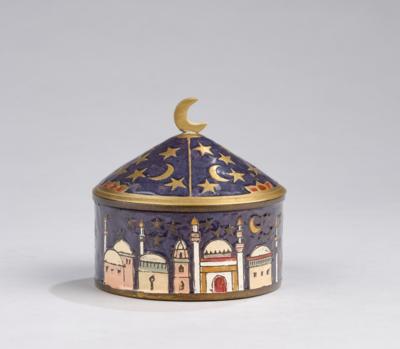 A brass lidded box with enamel paintwork oriental motifs - Secese a umění 20. století