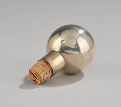 A spherical bottle stopper made of 900 silver, designed in around 1905, executed by Joseph Carl Klinkosch, Vienna, by May 1922 - Secese a umění 20. století