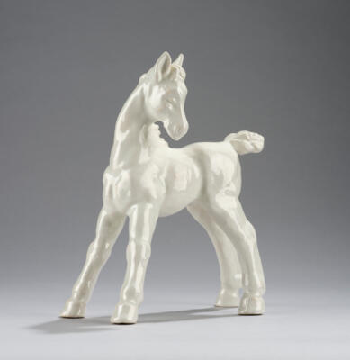 A foal, probably Elsa Bach, cf model number 4234 for Karlsruher Majolika Manufaktur - Jugendstil e arte applicata del XX secolo