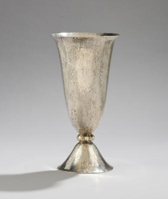 A footed vase made of silver, Alexander Sturm, Vienna, as of May 1922 - Jugendstil and 20th Century Arts and Crafts