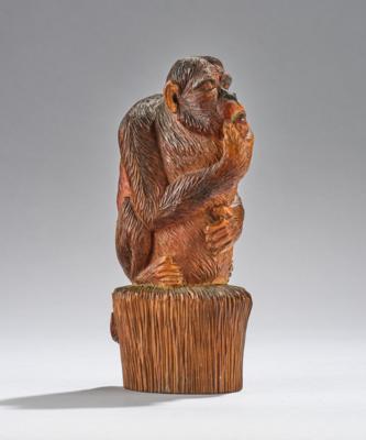 Gorilla aus geschnitztem Holz, um 1920/30 - Kleinode des Jugendstils & Angewandte Kunst des 20. Jahrhunderts