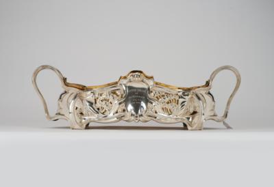 Große Jardiniere mit Henkeln aus Silber, Entwurf und Ausführung: Peter Bruckmann  &  Söhne, Heilbronn, um 1900/05, gefertigt für den Export, Juwelier und Silberschmied C. G. Hallberg, Schweden - Kleinode des Jugendstils & Angewandte Kunst des 20. Jahrhunderts