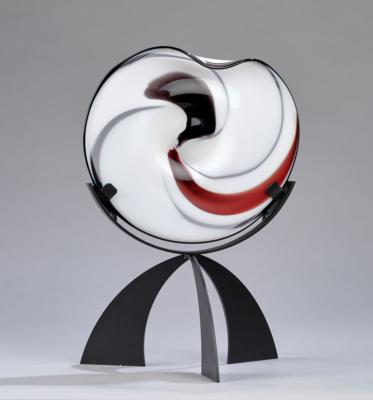 Janet and Rick Nicholson, a glass object, cf. “Uplift Series”, Nicholson Blown Glass, 2012, in original box ManpowerGroup Power Award 2012 - Jugendstil e arte applicata del XX secolo