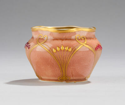 A small vase with gilt raised decor and enamel pearls, Königliche Porzellan-Manufaktur (KPM), c. 1900 - Jugendstil e arte applicata del XX secolo