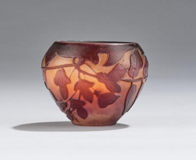 A small “wisteria” vase, Emile Gallé, Nancy, c. 1920 - Jugendstil e arte applicata del XX secolo