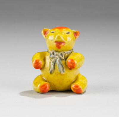 A small bear sitting, Schleiss, Gmunden - Jugendstil e arte applicata del XX secolo