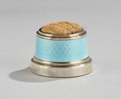 A pin cushion made of 950-silver with blue enamelling, Georg Adam Scheid, Vienna, by May 1922 - Secese a umění 20. století