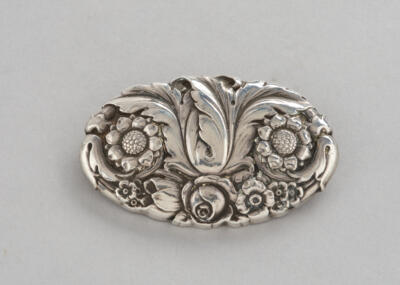 A brooch with floral motifs, Gebrüder Falk, Pforzheim, c. 1900/10 - Jugendstil e arte applicata del XX secolo