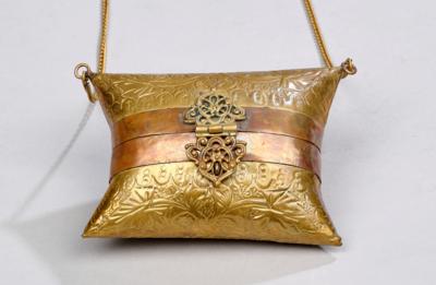 A brass bag with foliate decor, c. 1920/30 - Jugendstil e arte applicata del XX secolo