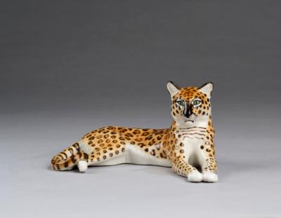 Theodor Kärner, a recumbent leopard, model number 153, designed in 1911, executed by Nymphenburg Porcelain Manufactory, as of 1921 - Secese a umění 20. století