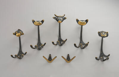 Four clothes hooks with animal motifs in the manner of Walter Bosse and two small hooks, Austria, c. 1950/60 - Secese a umění 20. století
