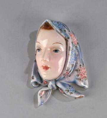 A wall mask: female head with headscarf (“Maske mit Kopftuch”), model number 8328M, designed in around 1938, executed by Manufaktur Josef Schuster, formerly Friedrich Goldscheider, as of 1941 - Secese a umění 20. století