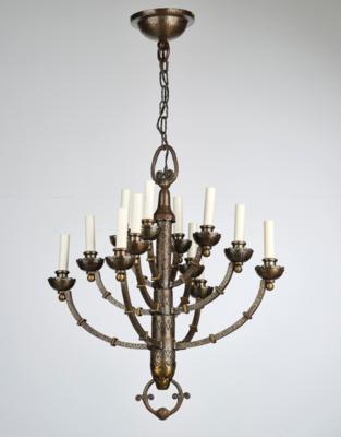 A twelve-light chandelier with hammered decoration and lion's head motif, designed in around 1920/30 - Jugendstil e arte applicata del XX secolo