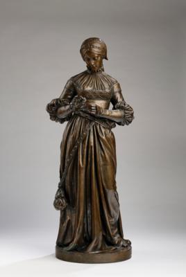 Alois Düll (1843-1900), Bronzefigur einer stehenden Frau mit langen Zöpfen und einer Haube, in den Händen eine Blume haltend, 1882 - Kleinode des Jugendstils & Angewandte Kunst des 20. Jahrhunderts