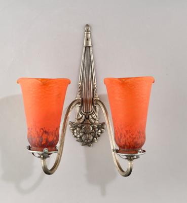Art Déco Wandlampe mit zwei französischen Lampenschirmen, um 1930 - Kleinode des Jugendstils & Angewandte Kunst des 20. Jahrhunderts