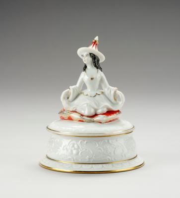 A lidded box with the female dancer Ronny Irene Johannsen, female dancer designed by Constantin Holzer-Defanti, model number 209, Porcelain Manufactory Philipp Rosenthal & Co, Selb, 1926 - Jugendstil e arte applicata del 20 secolo