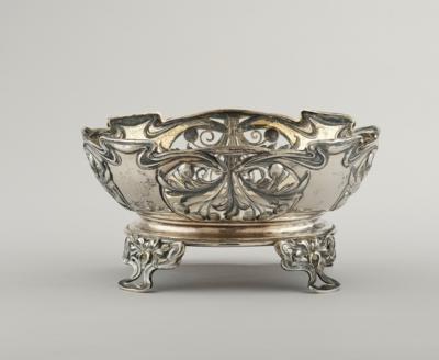 A silver footed bowl with cherry and iris blossoms, Franz Rumwolf or Roubitschek, Vienna, c. 1900 - Jugendstil e arte applicata del 20 secolo