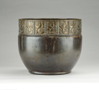 A large brass vase (cachepot) with floral decoration in relief, c. 1920 - Secese a umění 20. století