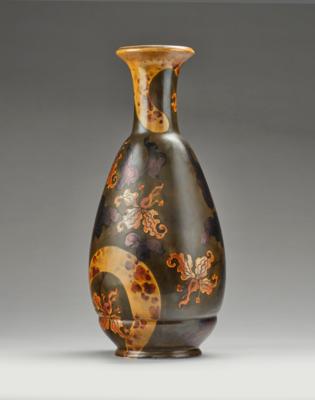 A tall vase “Pergamon”, model number 6146, Ernst Wahliss, Turn-Vienna, c. 1918 - Jugendstil e arte applicata del 20 secolo