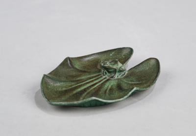 Max Le Verrier (Neuilly-sur Seine 1891-1973 Paris), a bowl with a frog sitting on a water lily leaf, France - Secese a umění 20. století