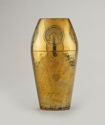 Vase aus vergoldetem Messing mit runden Medaillons, Württembergische Metallwarenfabrik (WMF), Geislingen, um 1910 - Kleinode des Jugendstils & Angewandte Kunst des 20. Jahrhunderts