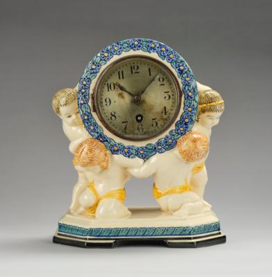 Wilhelm Süs, a table clock with four putti, Grossherzogliche Majolika-Manufaktur, Karlsruhe, c. 1910 - Jugendstil e arte applicata del 20 secolo