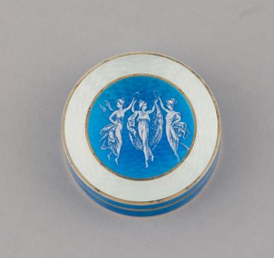 Deckeldose aus Silber mit Emaillierung und Motiv der 'Drei Grazien', um 1902-22 - Kleinode des Jugendstils & Angewandte Kunst des 20. Jahrhunderts